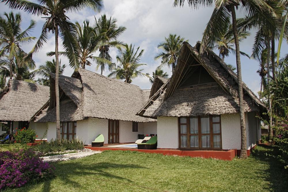 Hotel Karafuu Beach Resort Pingwe Exterior photo