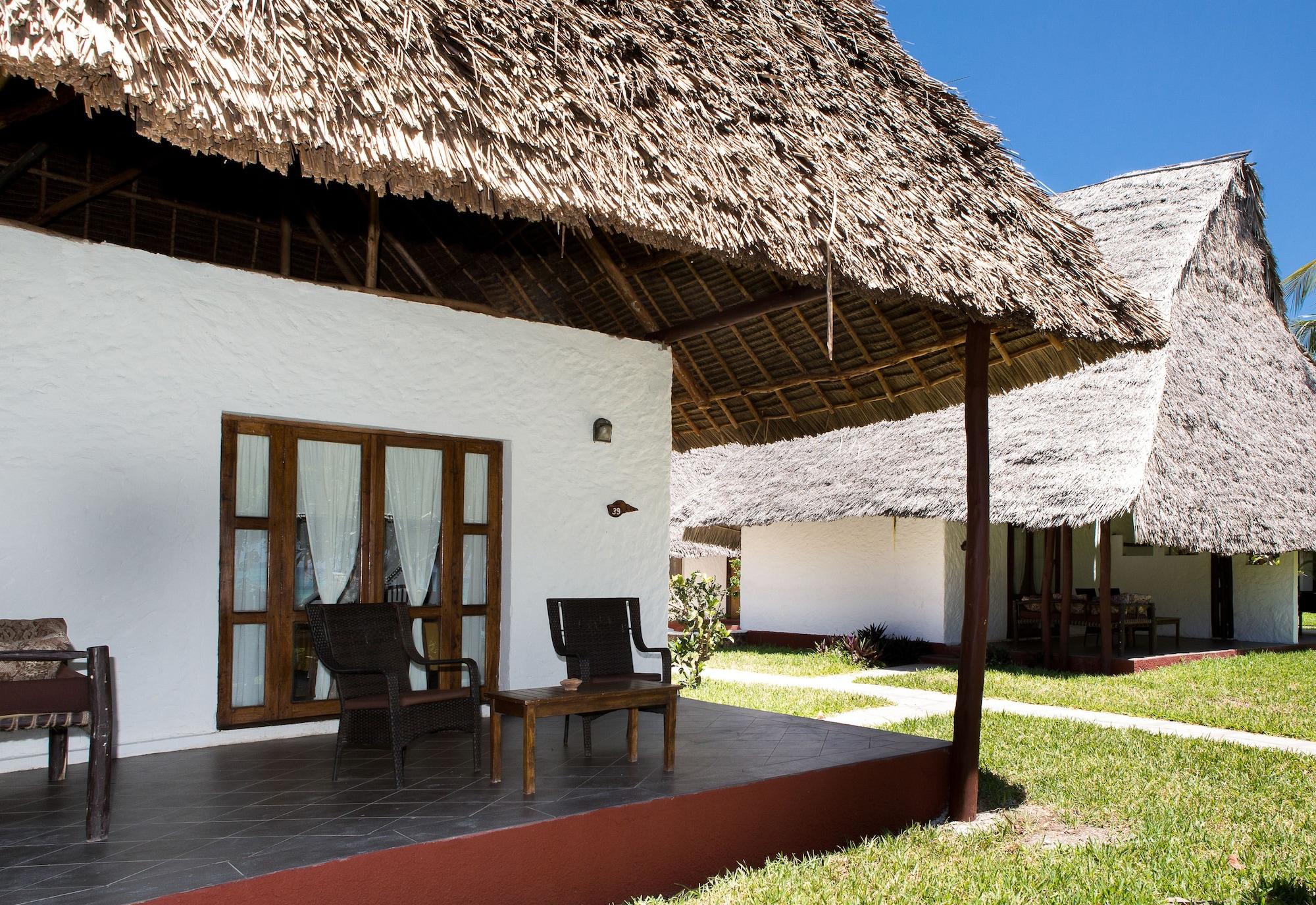 Hotel Karafuu Beach Resort Pingwe Exterior photo