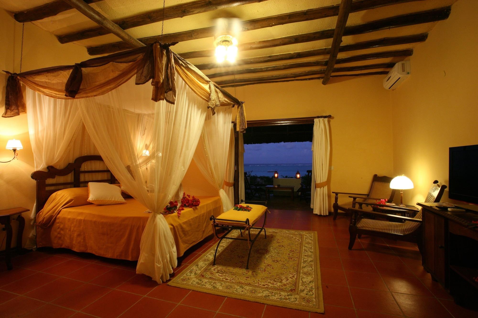Hotel Karafuu Beach Resort Pingwe Exterior photo