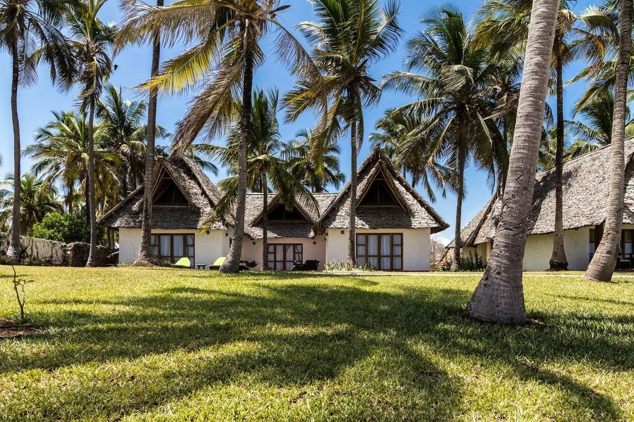 Hotel Karafuu Beach Resort Pingwe Exterior photo